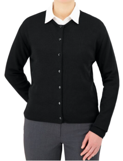 Cardigan đen cài nút cho đội ngũ dịch vụ.