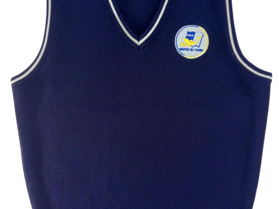 Áo gile len xanh navy viền trắng, thêu logo trường